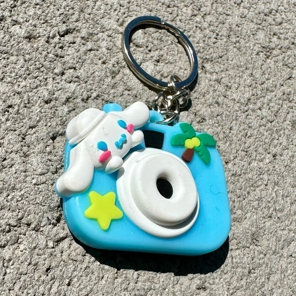 NWOT Cinnamoroll Hello kitty 3D camera keychain